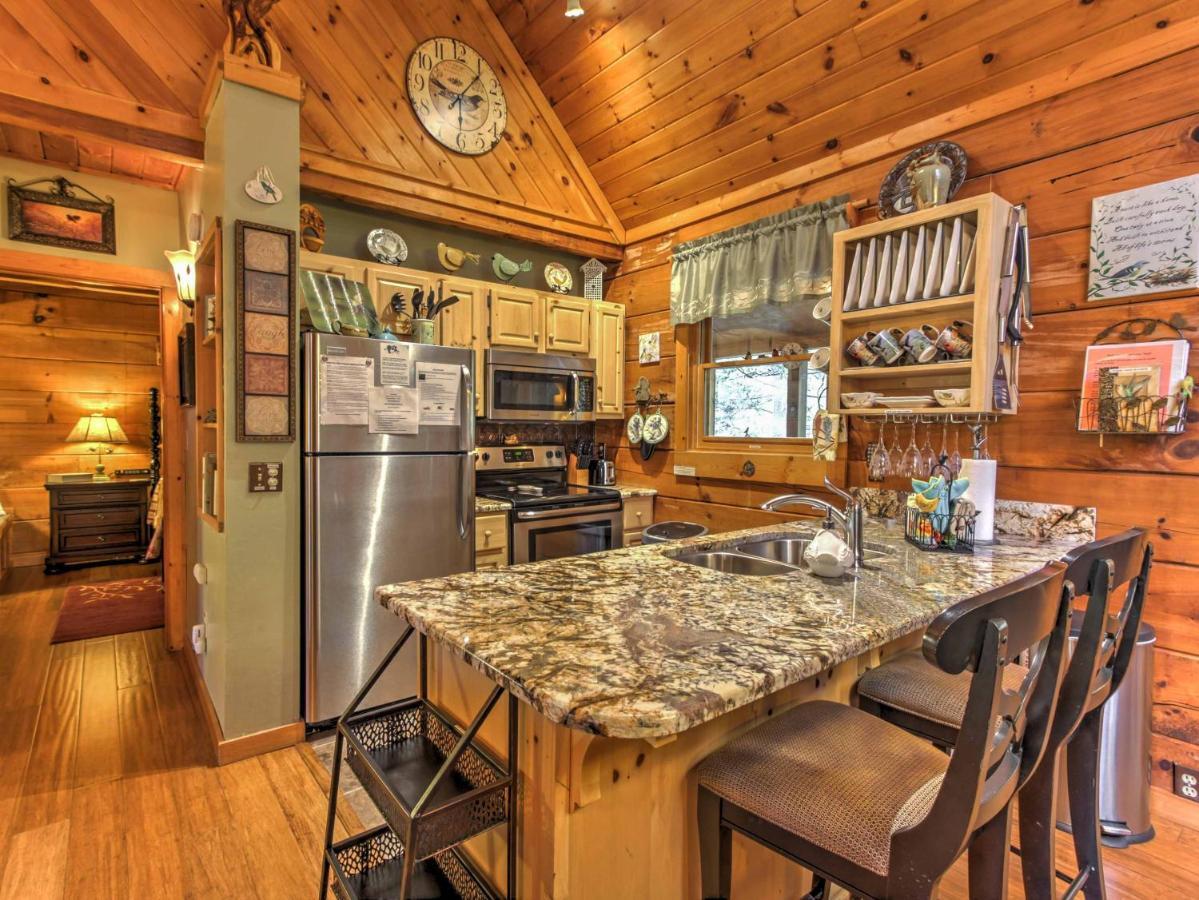 Cozy Nest Gatlinburg Cabin With Porch And Jacuzzi! Villa Eksteriør bilde